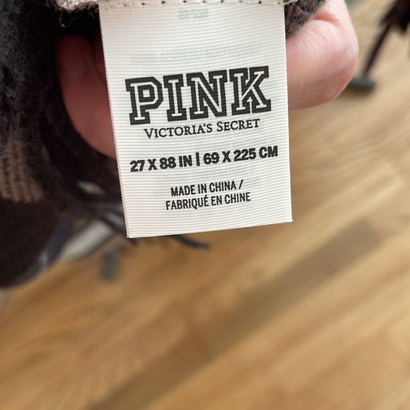 PINK Victoria’s Secret Blanket Scarf - Picture 4 of 4